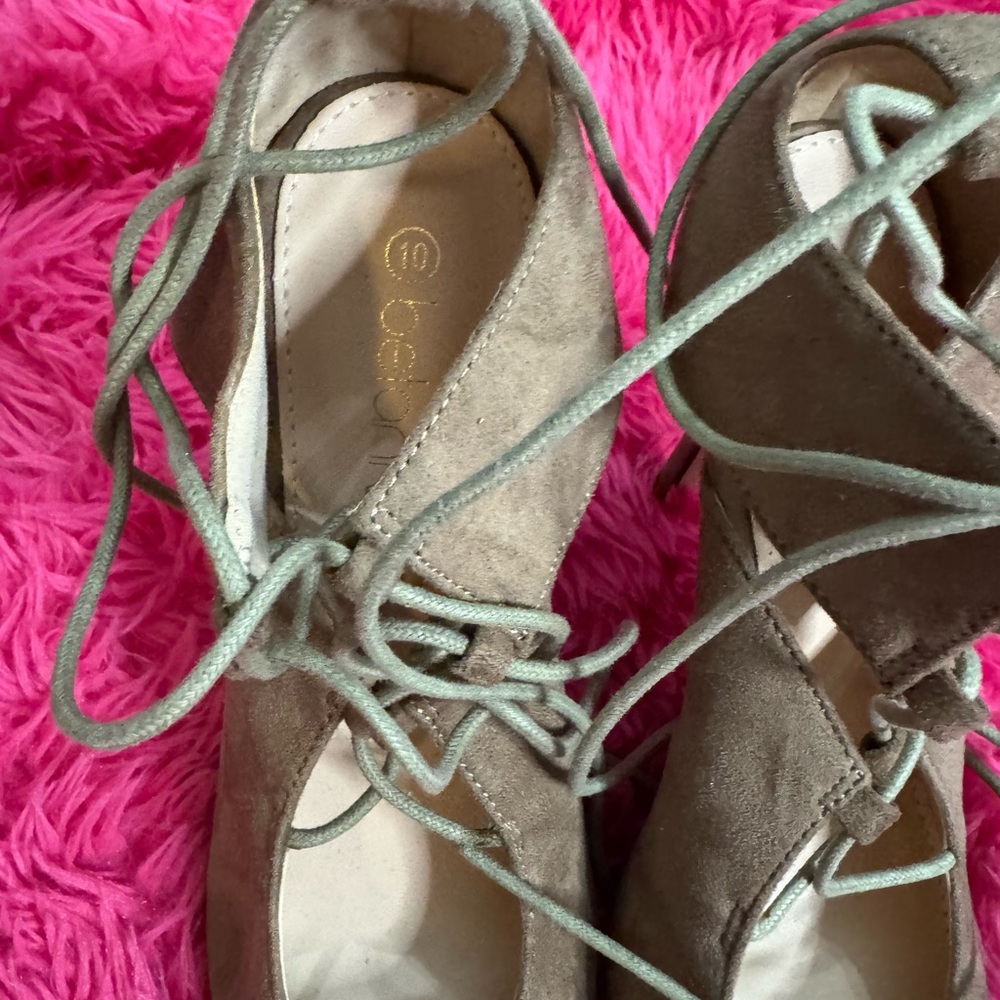 Stylish Women's Lace-Up Heels - size 10 - Picture 3 of 6